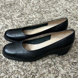 Salvatore Ferragamo Womens Black Pebbled Leather Slip On Platform Pumps Sz 6 1/2